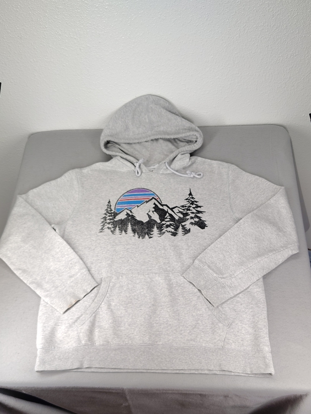Sonoma Light Gray Hoodie with Mountain & Sunset Graphic Size XL